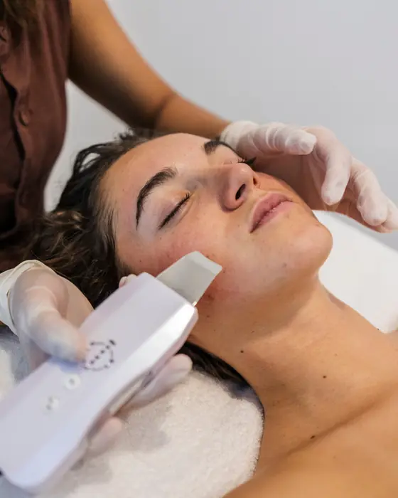 Trattamento viso a ultrasuoni in cabina